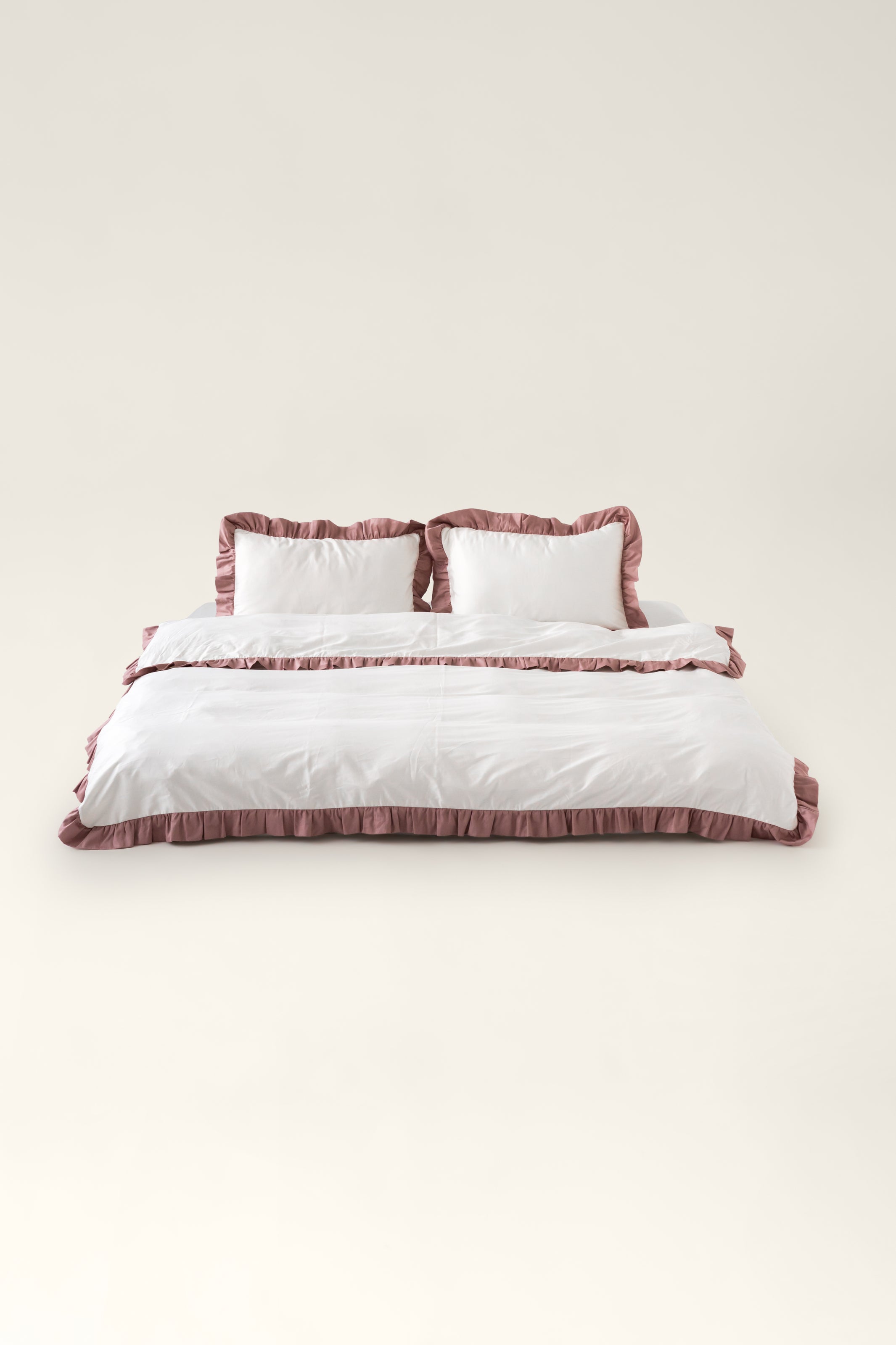 Savoy ruffled satin pillowcases