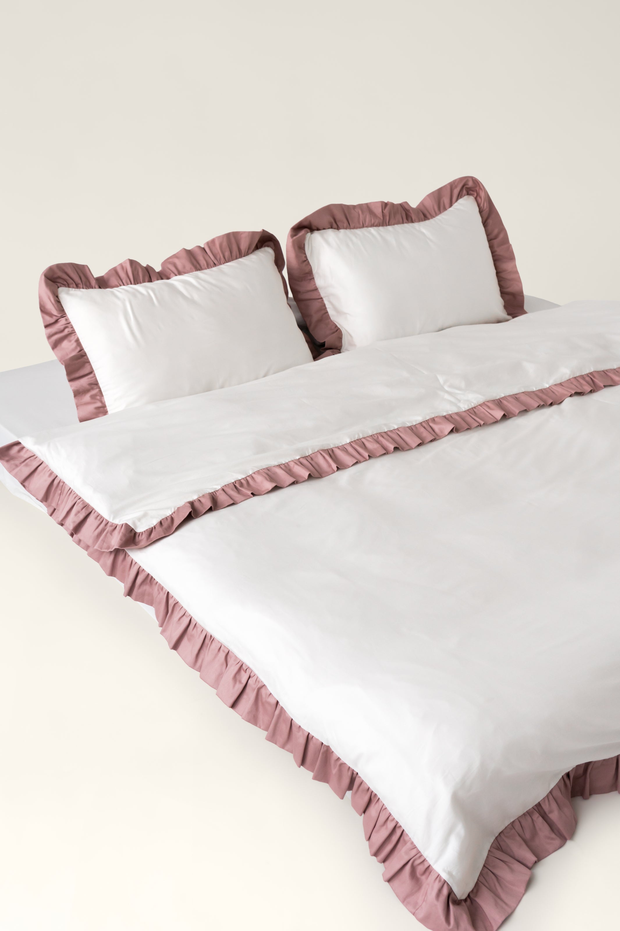 Savoy ruffled satin pillowcases