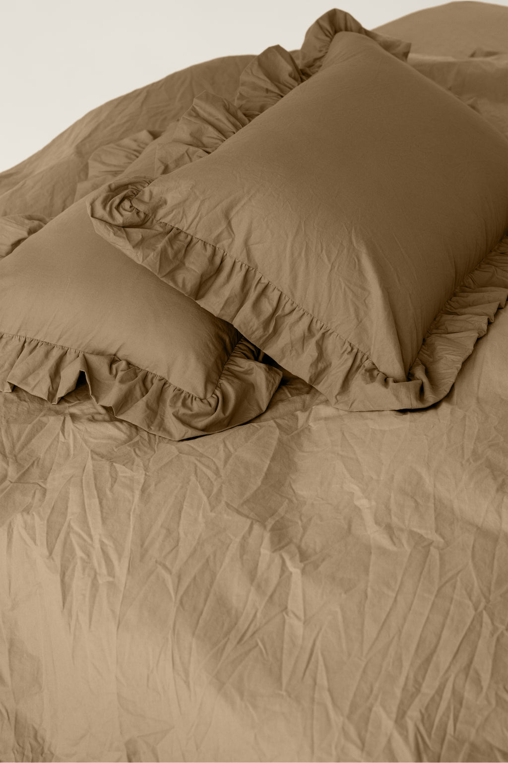 Washed cotton bedding with ruffles Amber