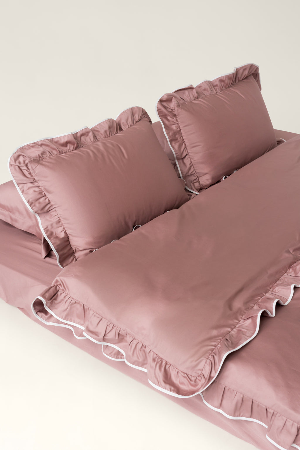 Ruffle satin bedding set – Ely