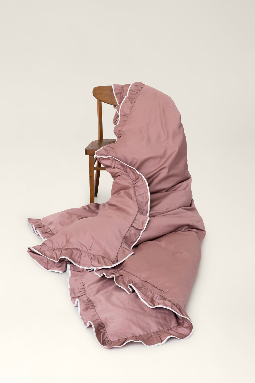 Ruffle satin bedding set – Ely