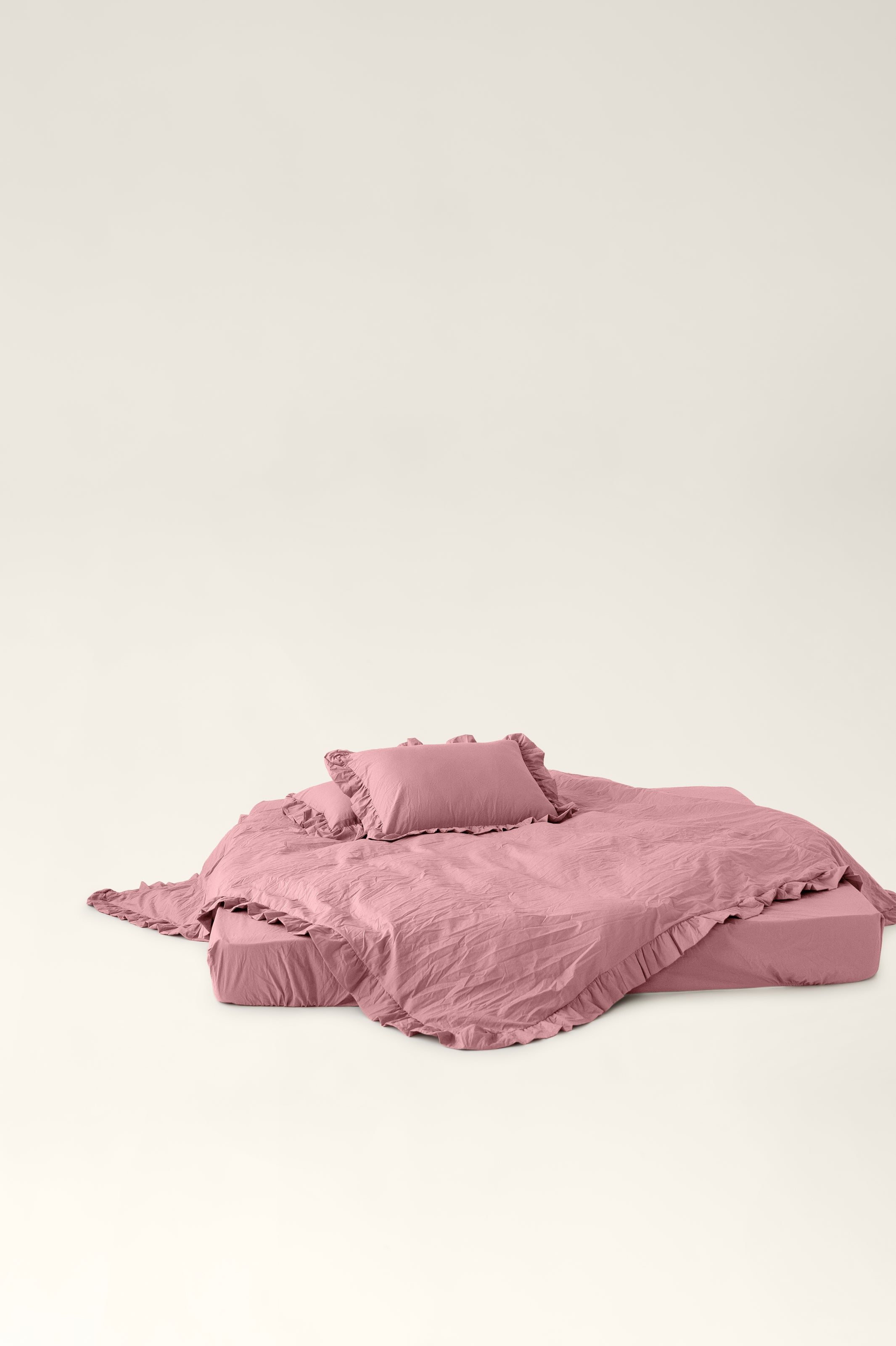 Washed cotton ruffle bedding Strawberry pink