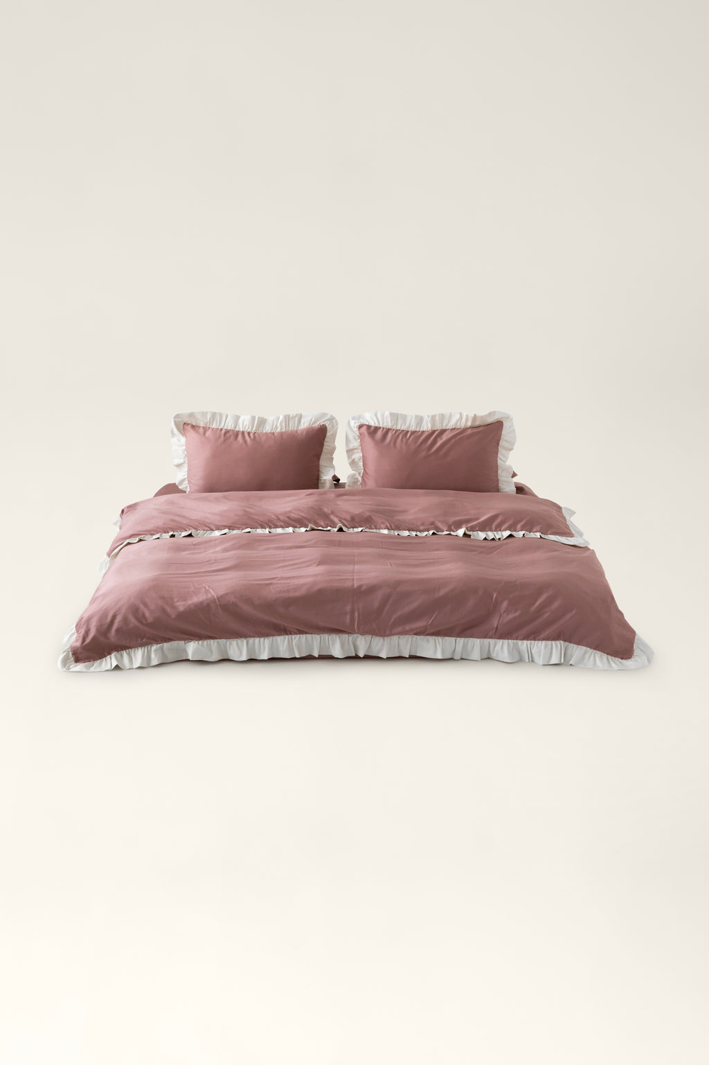 Chambery ruffled satin pillowcases