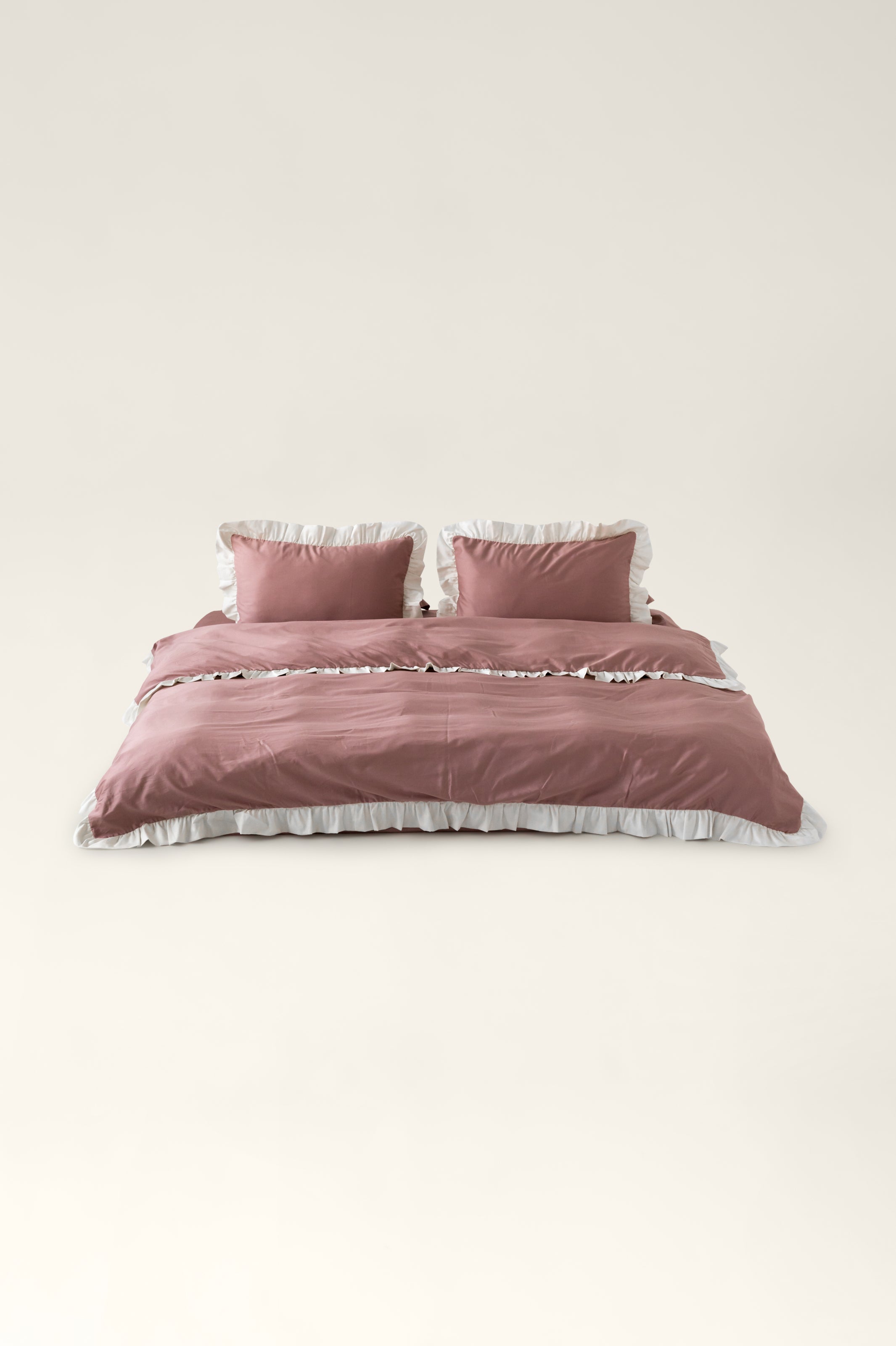 Chambery ruffled satin pillowcases