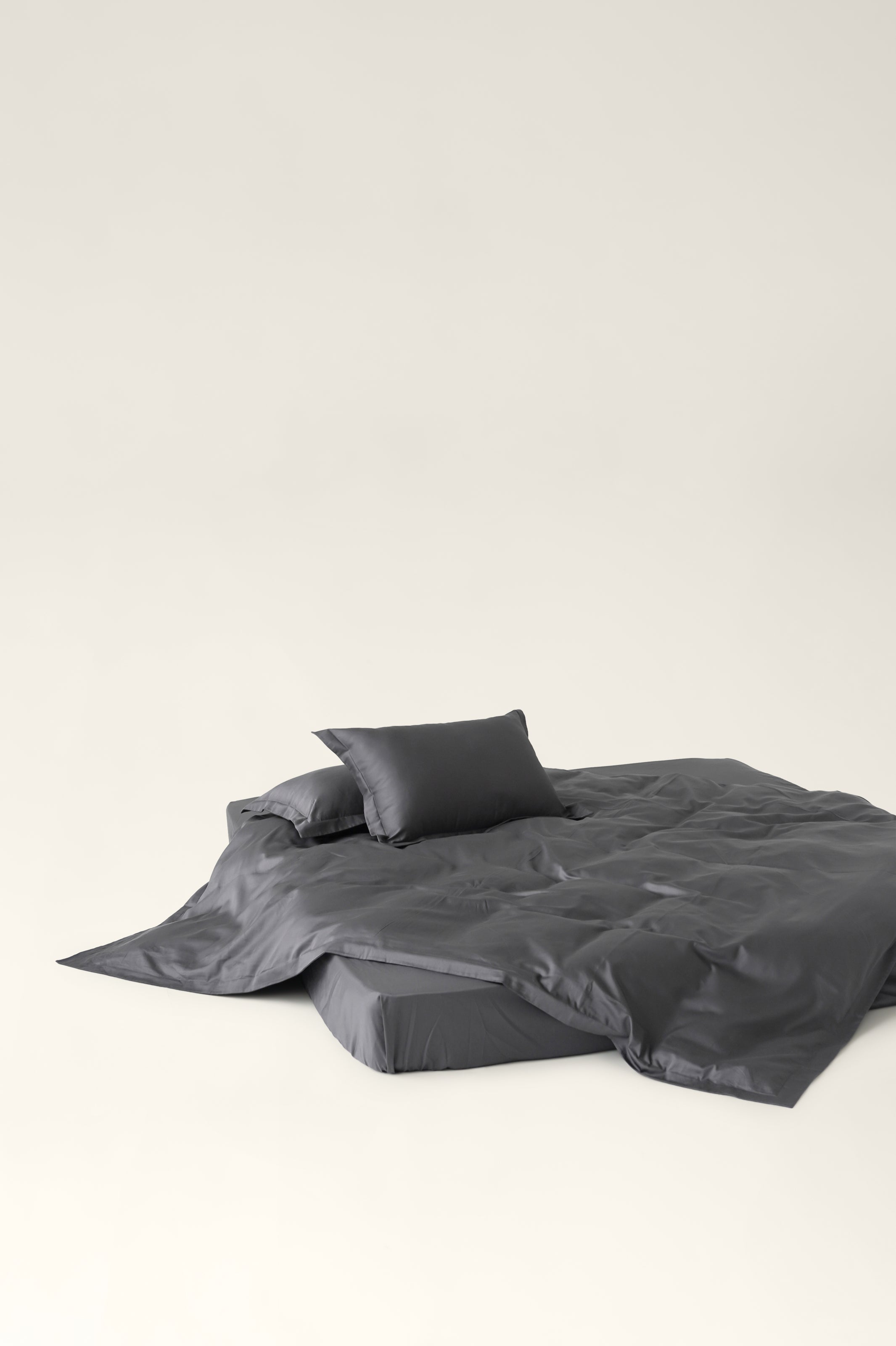 Satin bedding Graphite