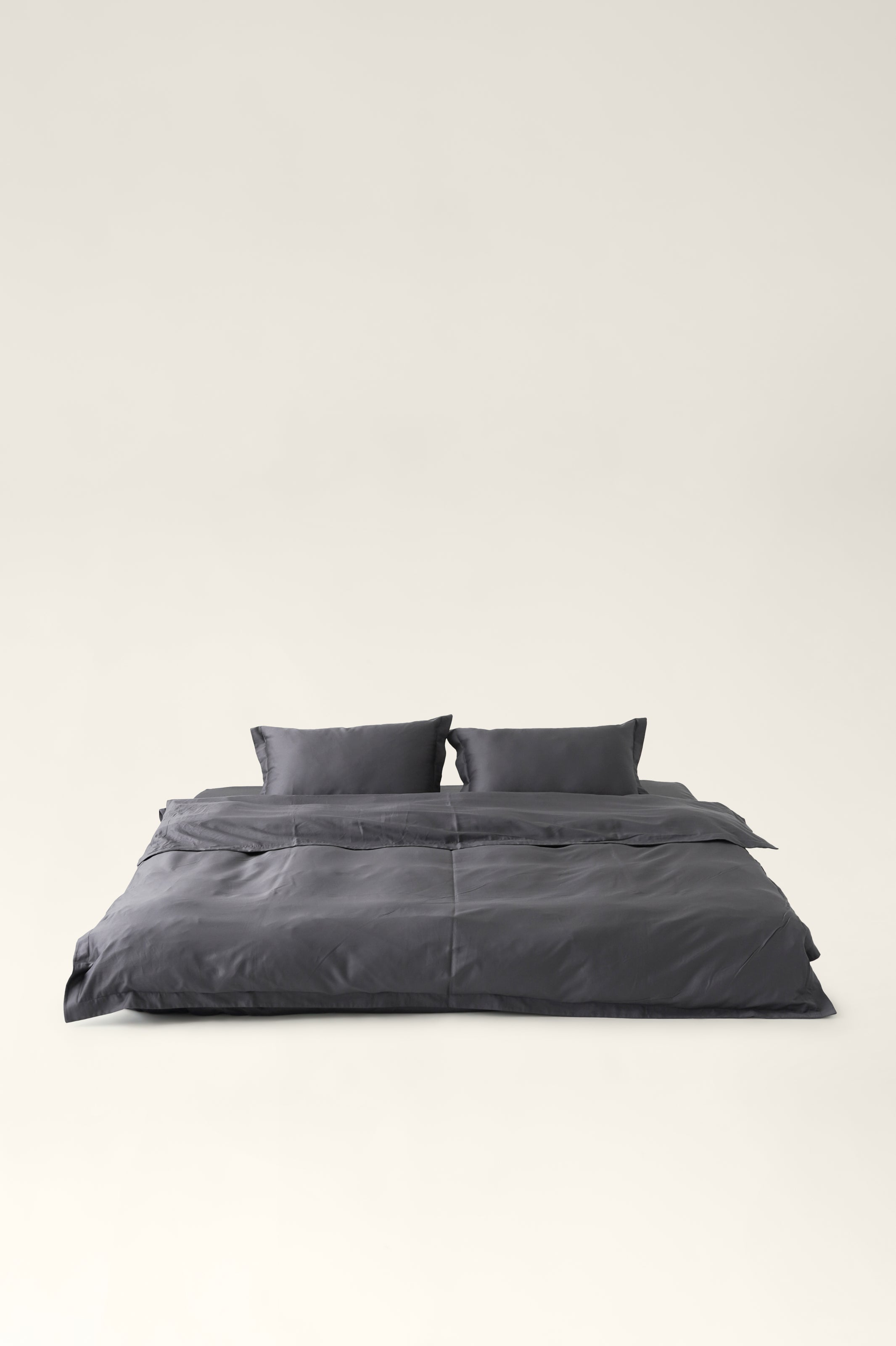 Satin bedding Graphite