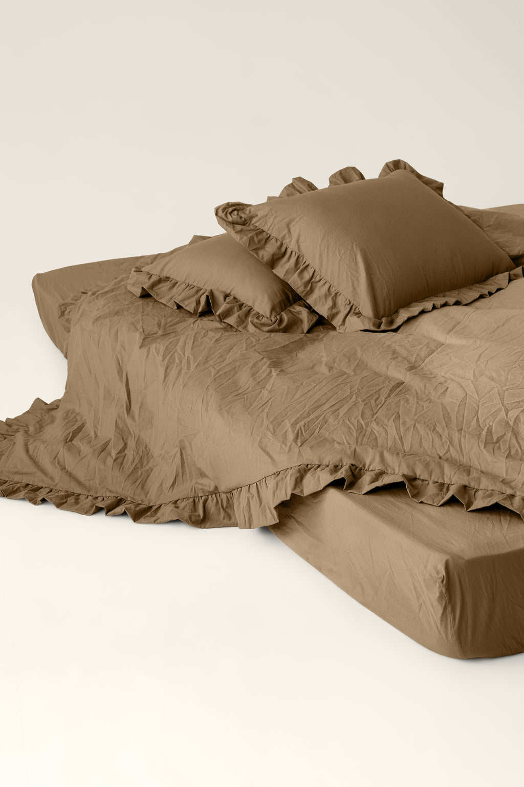 Washed cotton bedding with ruffles Amber