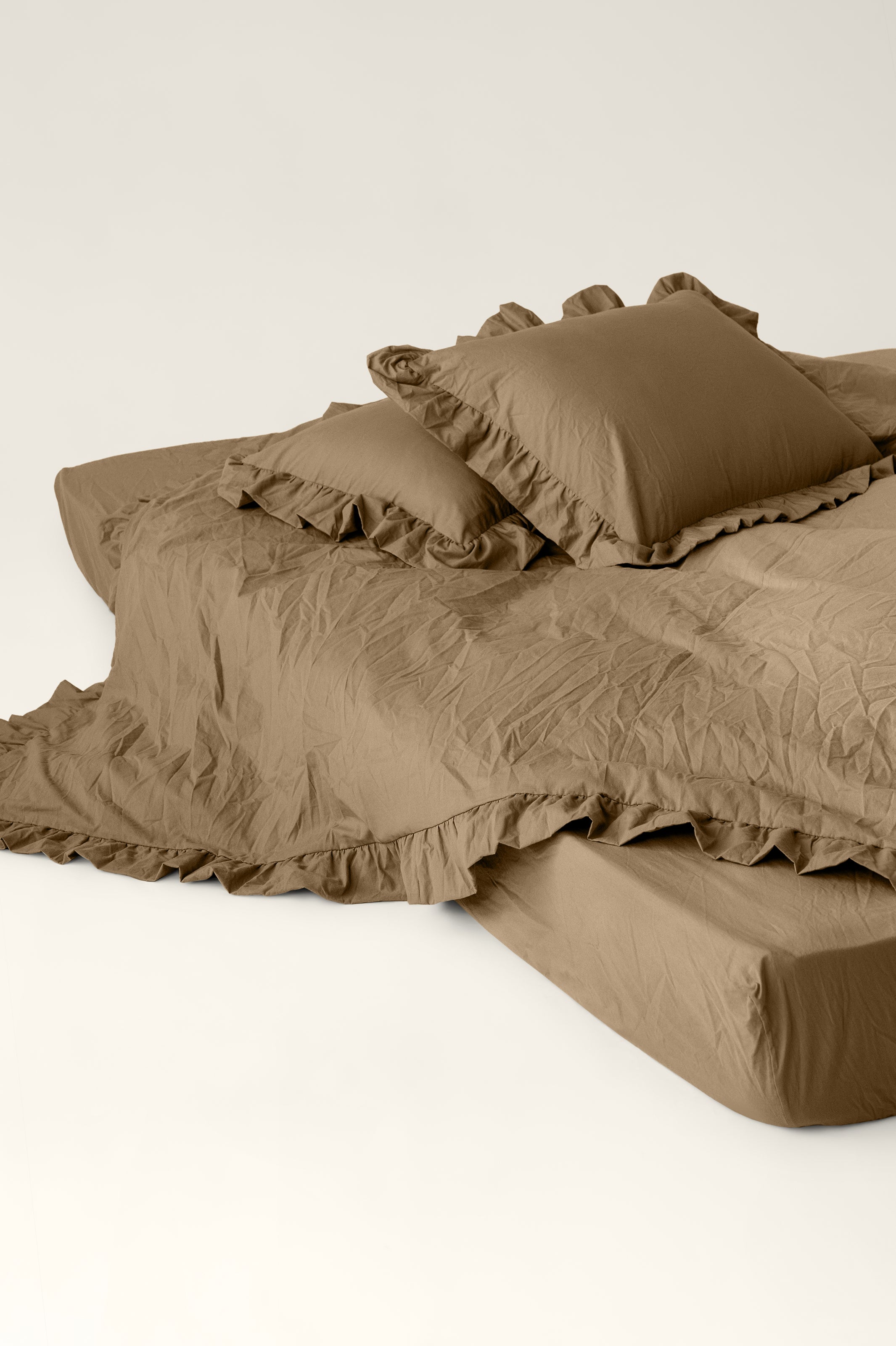Washed cotton bedding with ruffles Amber