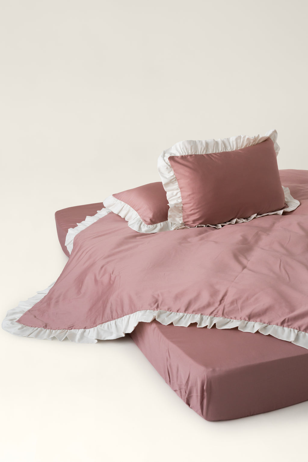 Satin duvet cover with ruffles Chambery