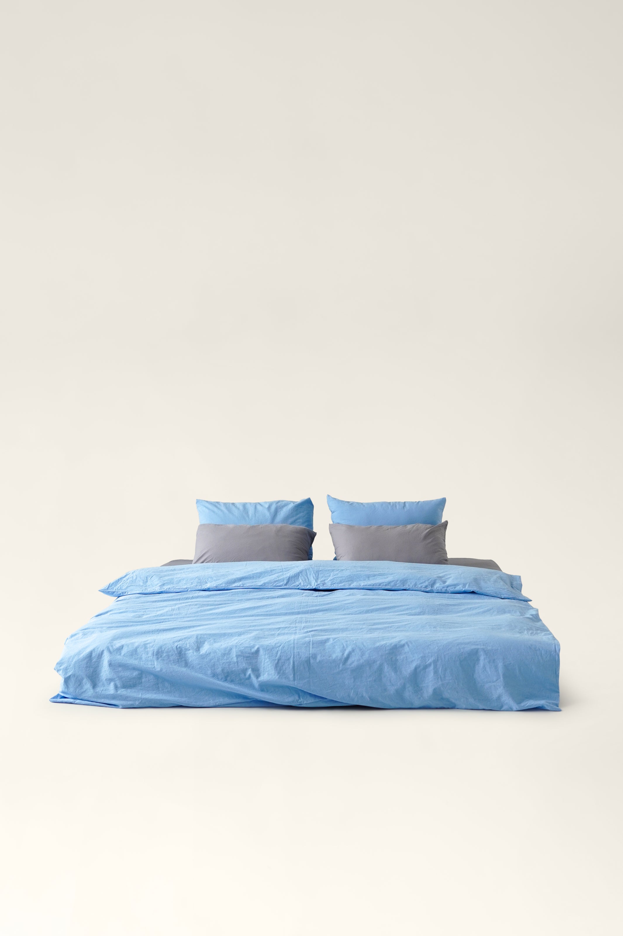 Washed cotton bedding with ruffles Sky & Ash