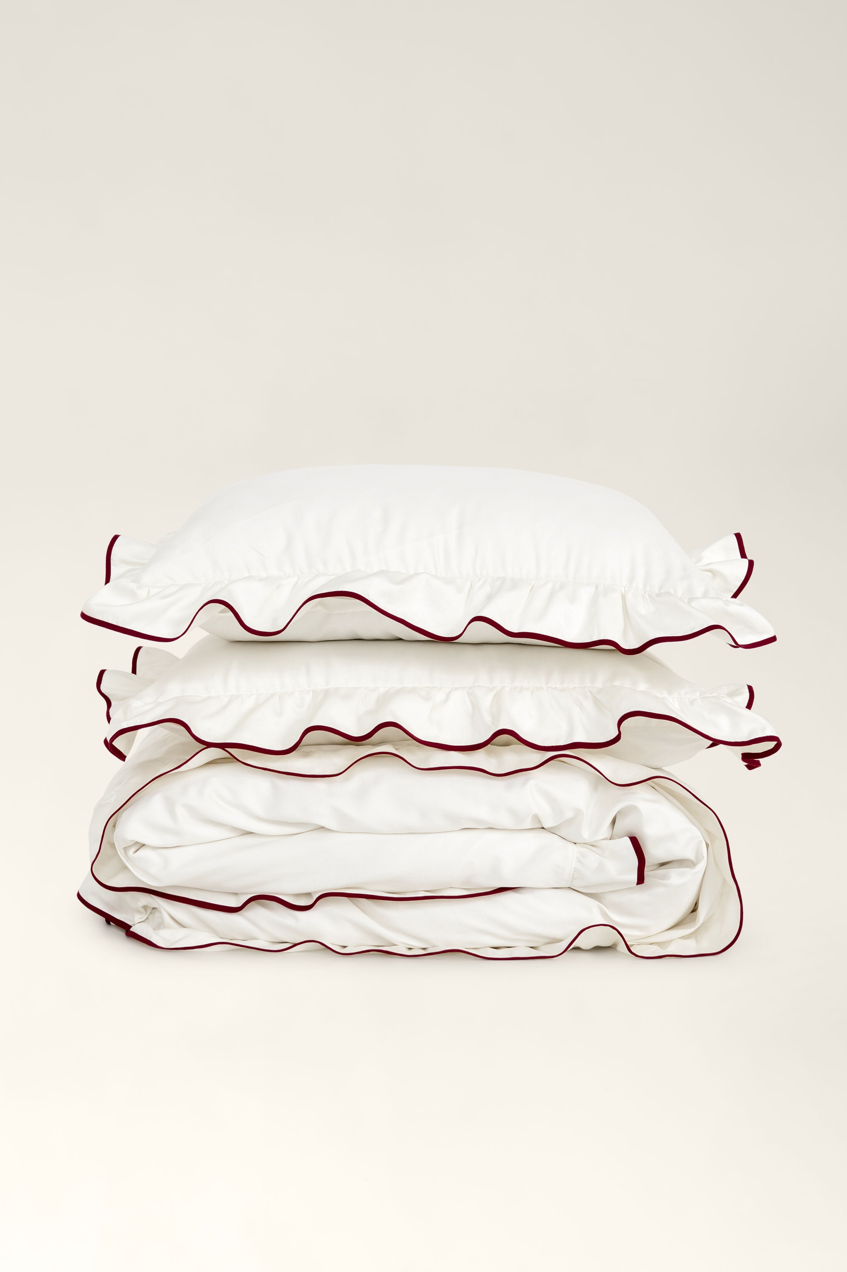 Satin bedding with ruffles Beni