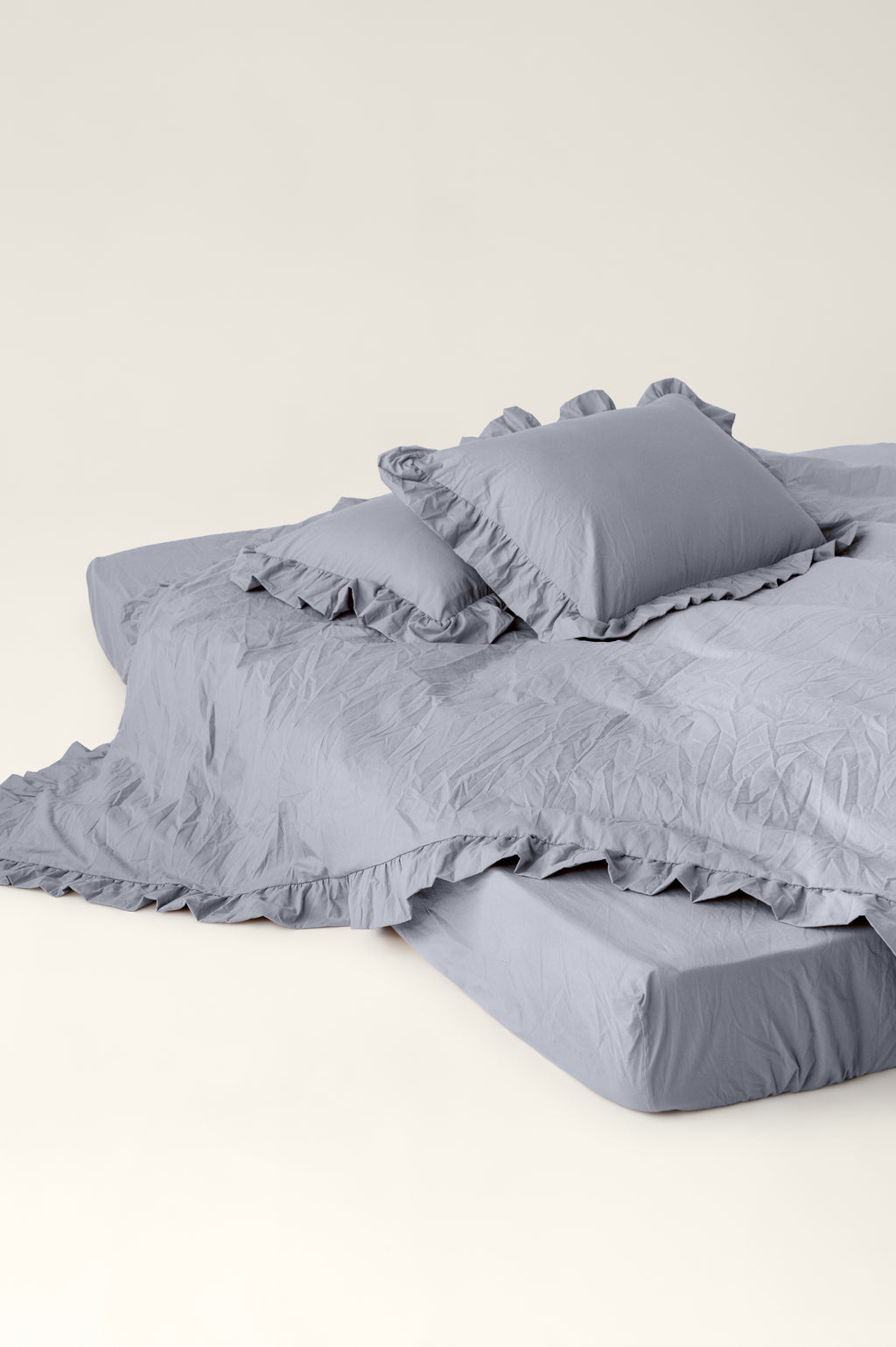 Washed cotton pillowcases with ruffles Ash