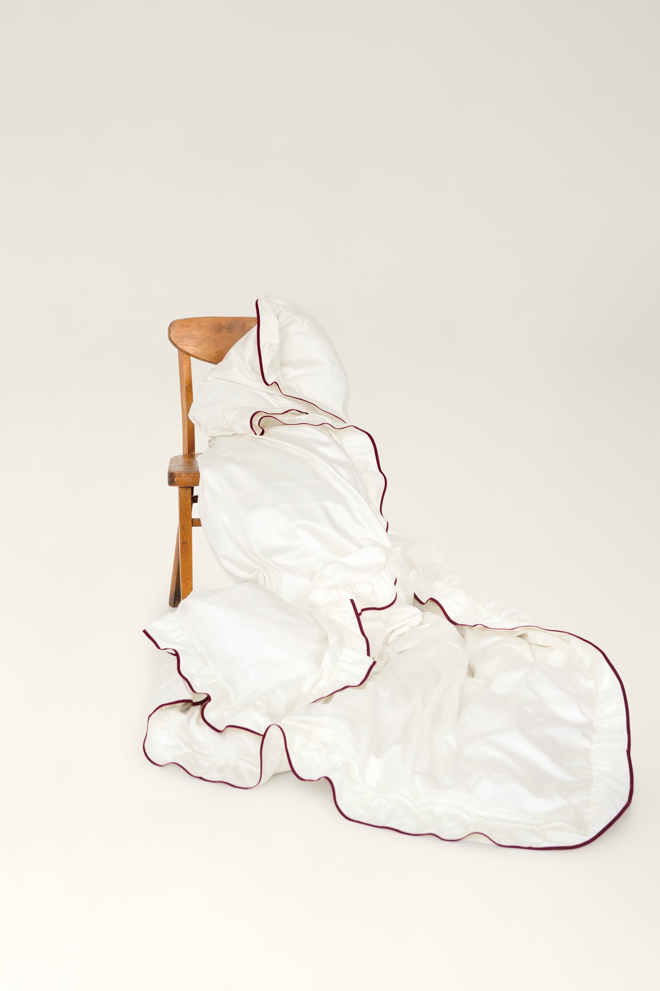 Satin duvet cover with ruffles Beni
