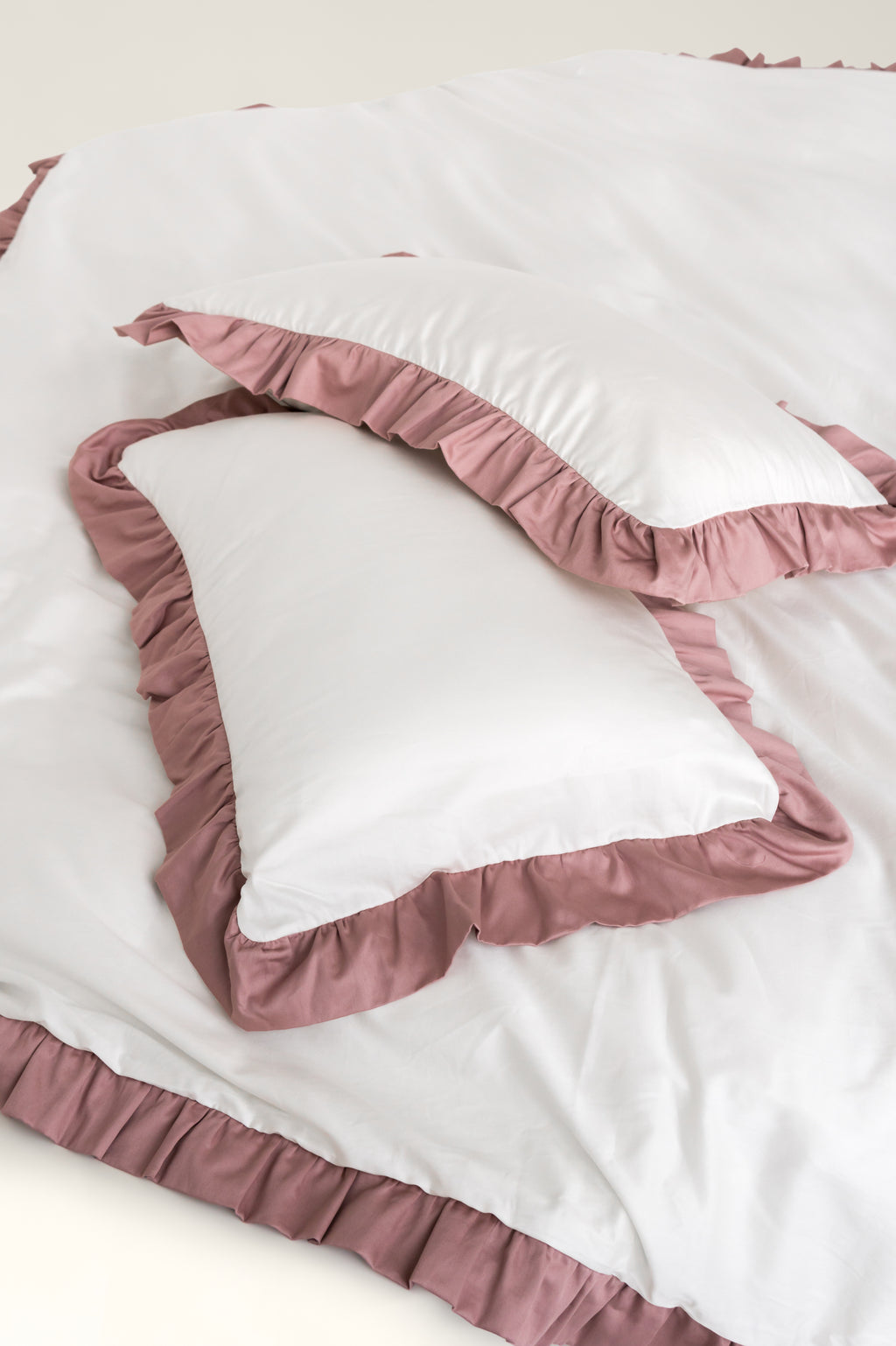 Satin bedding with ruffles Savoy