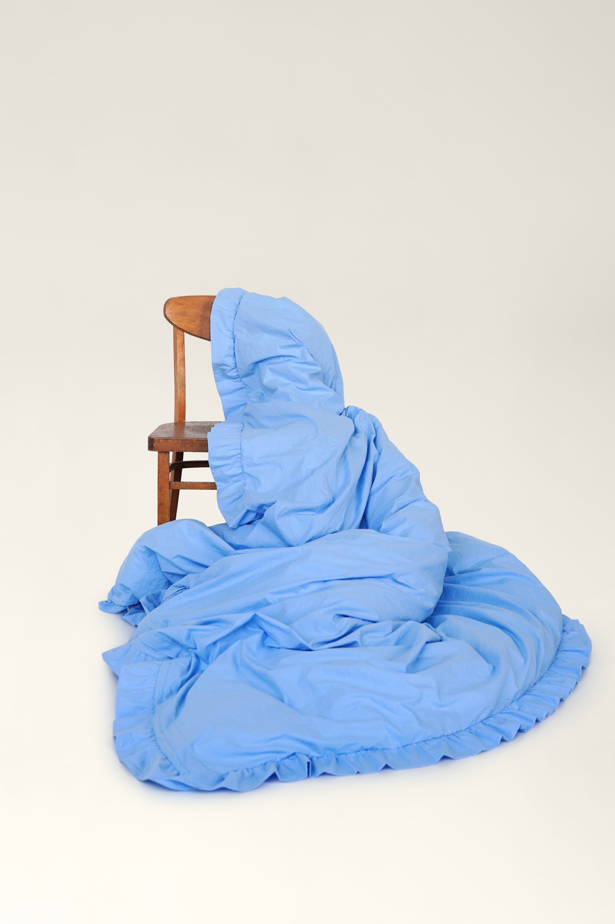Washed cotton bedding with ruffles Sky