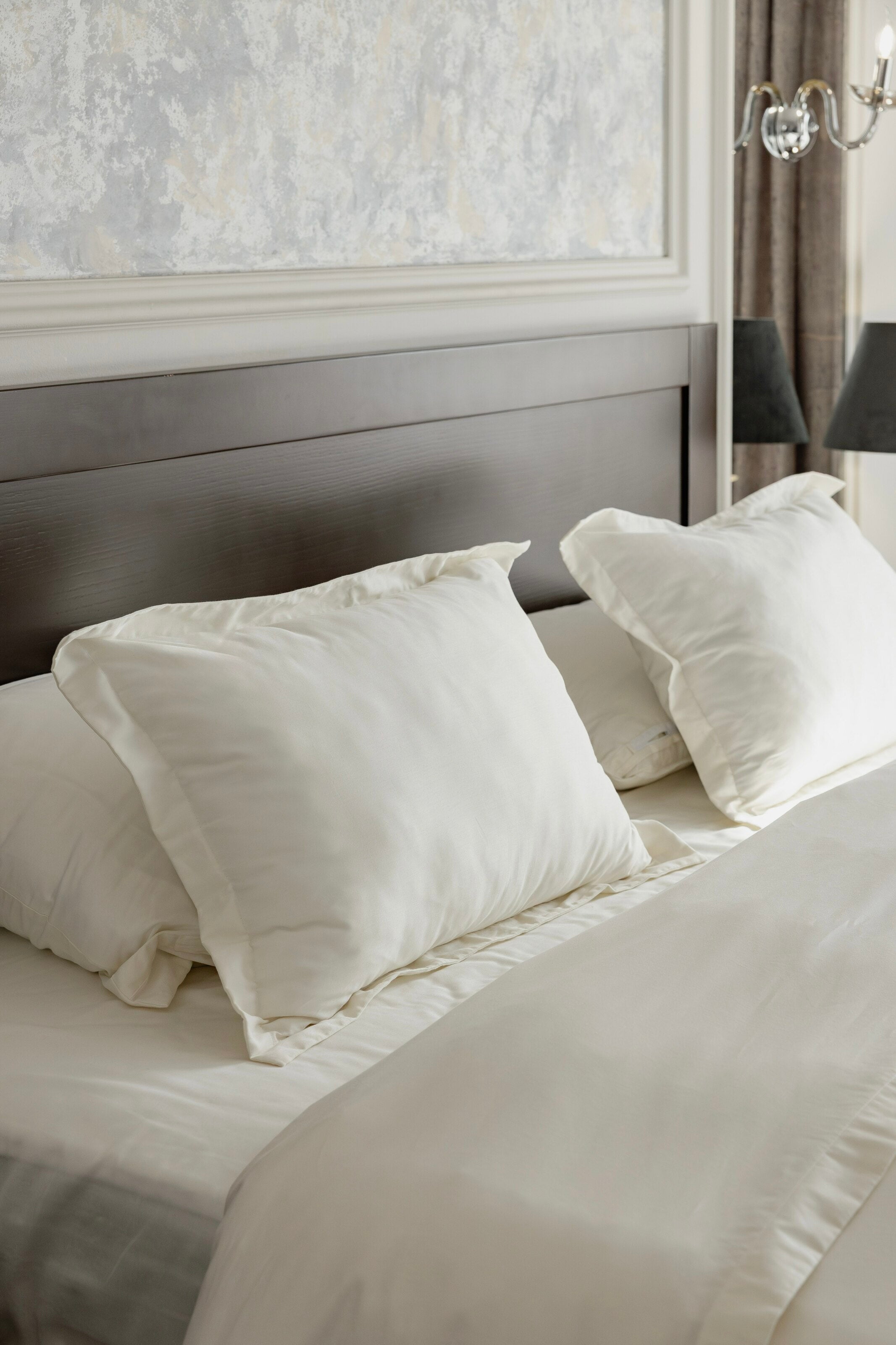 Satin bedding Ivory