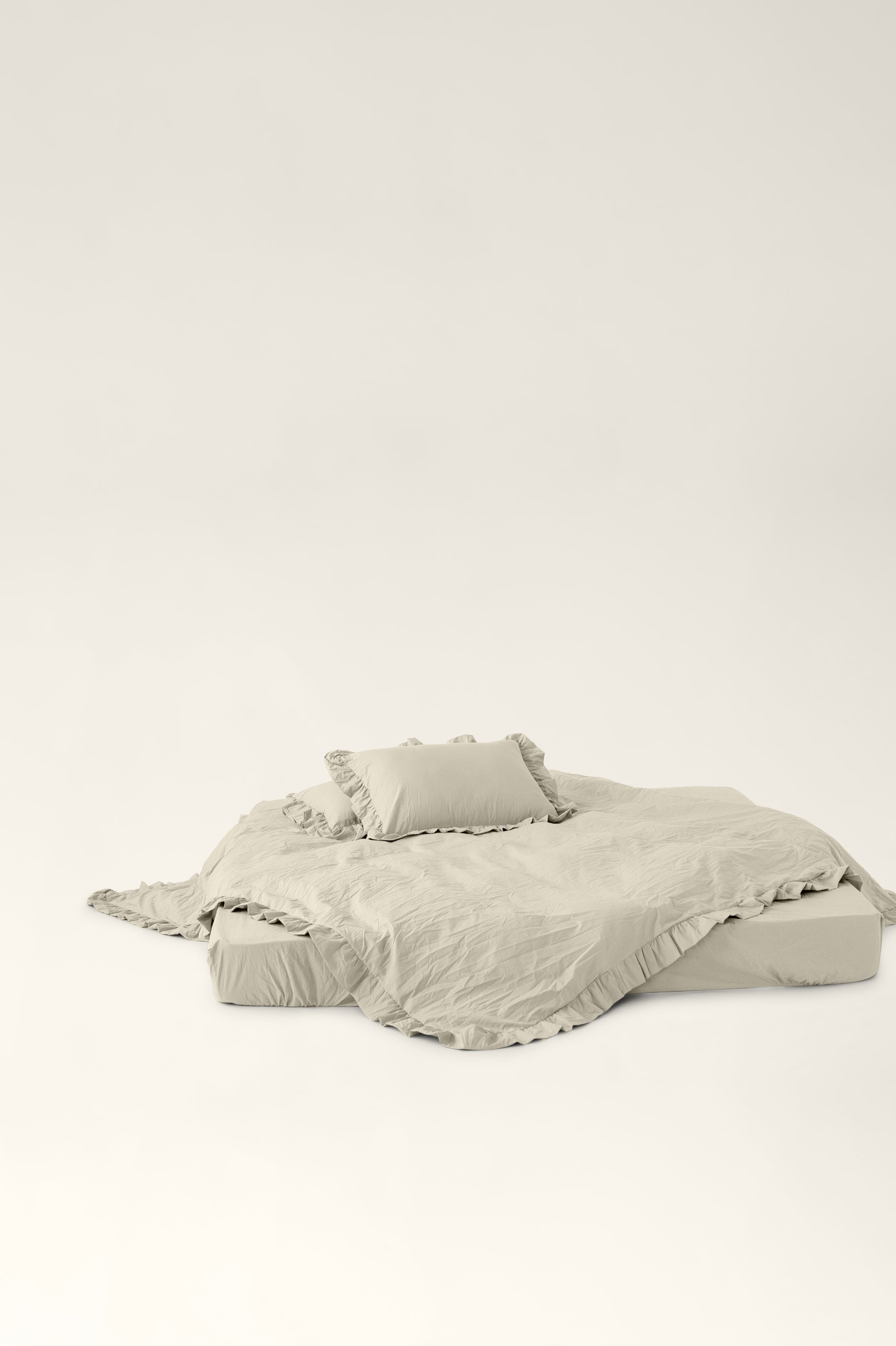 Washed cotton bedding with ruffles Brie