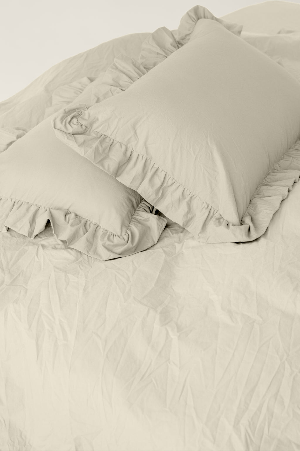 Washed cotton bedding with ruffles Brie