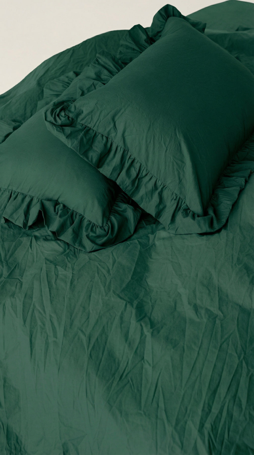 Washed cotton bedding with ruffles Moss